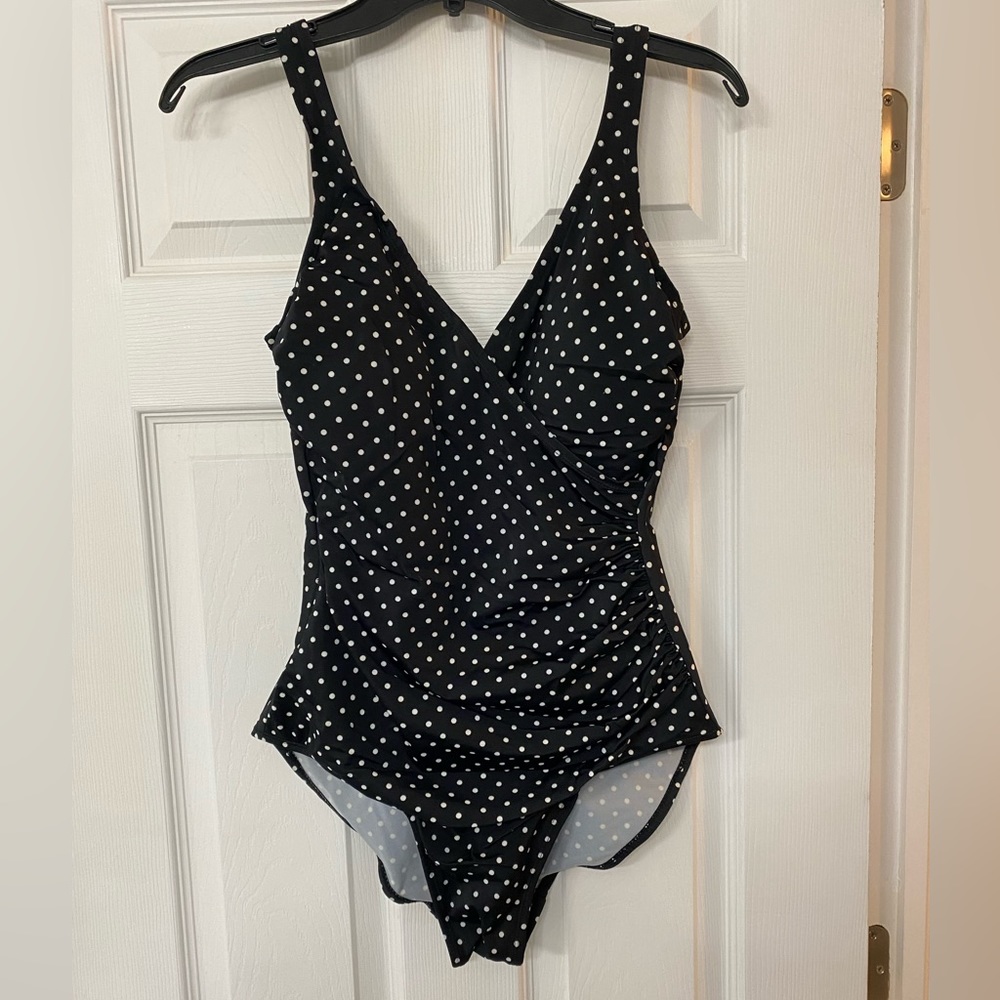 🩱Miraclesuit by Kirlkland Polka Dot One Piece, Size 10🩱